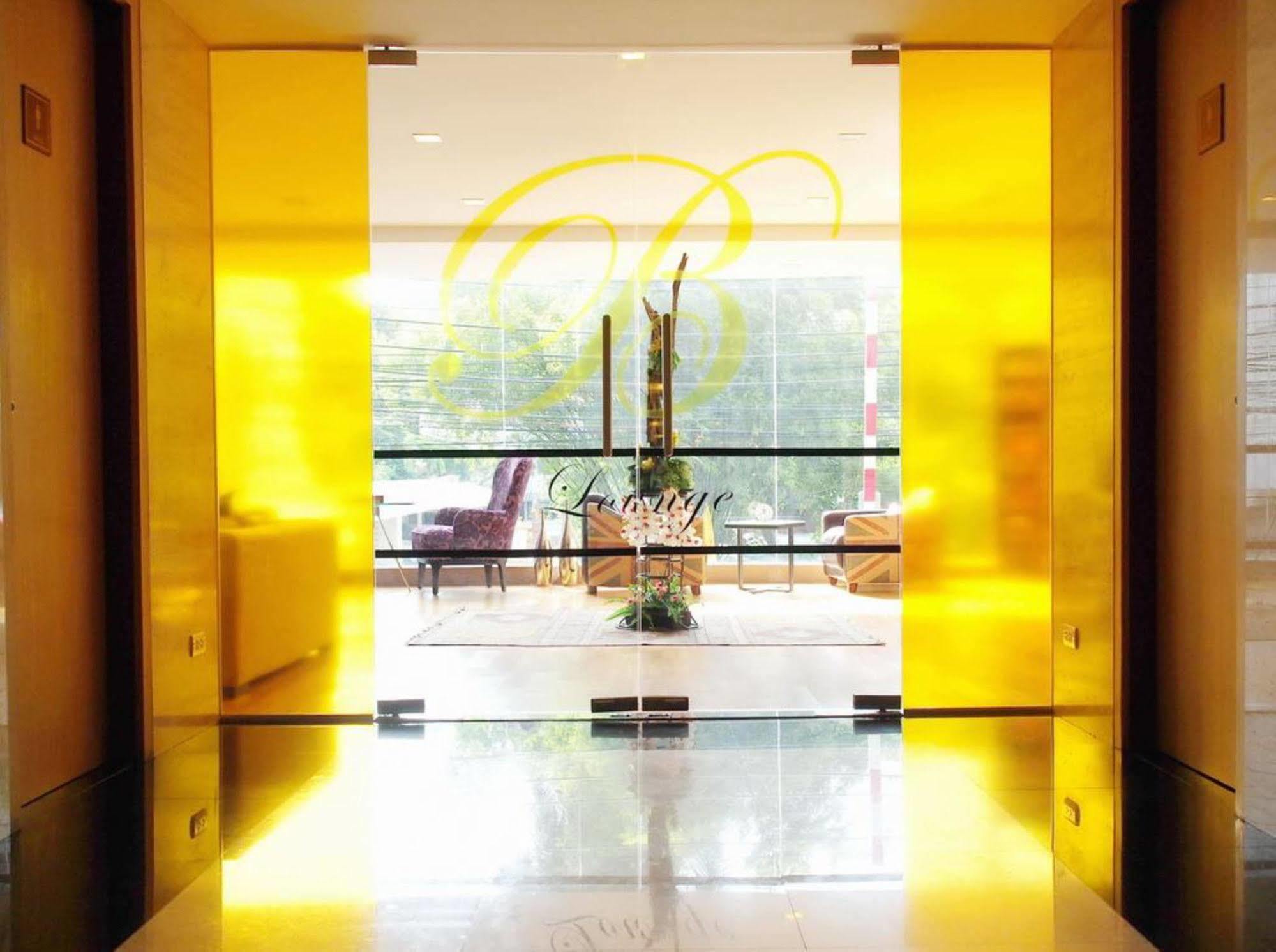 Beverly 33 By Aspira Bangkok Exterior photo