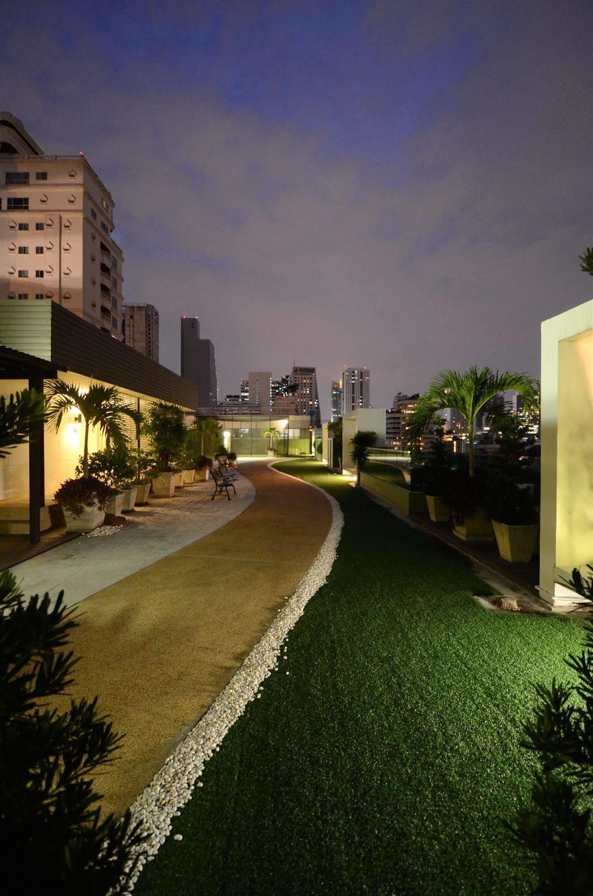 Beverly 33 By Aspira Bangkok Exterior photo
