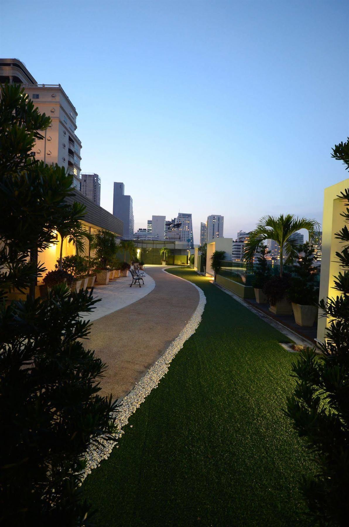 Beverly 33 By Aspira Bangkok Exterior photo